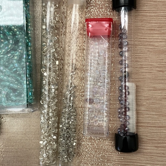 Craft Beads Approximately 3 Pounds of 6/0 Glass Beads - Picture 8 of 8